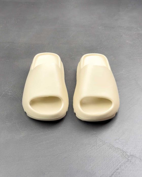 Шльопанці Yeezy Slide Bone