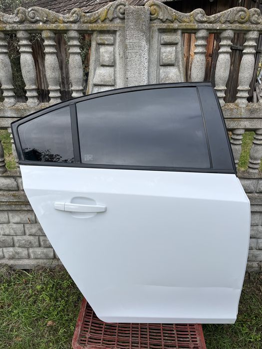 tylne prawe drzwi chevrolet cruze białe 2010 sedan wiecej info pod tel