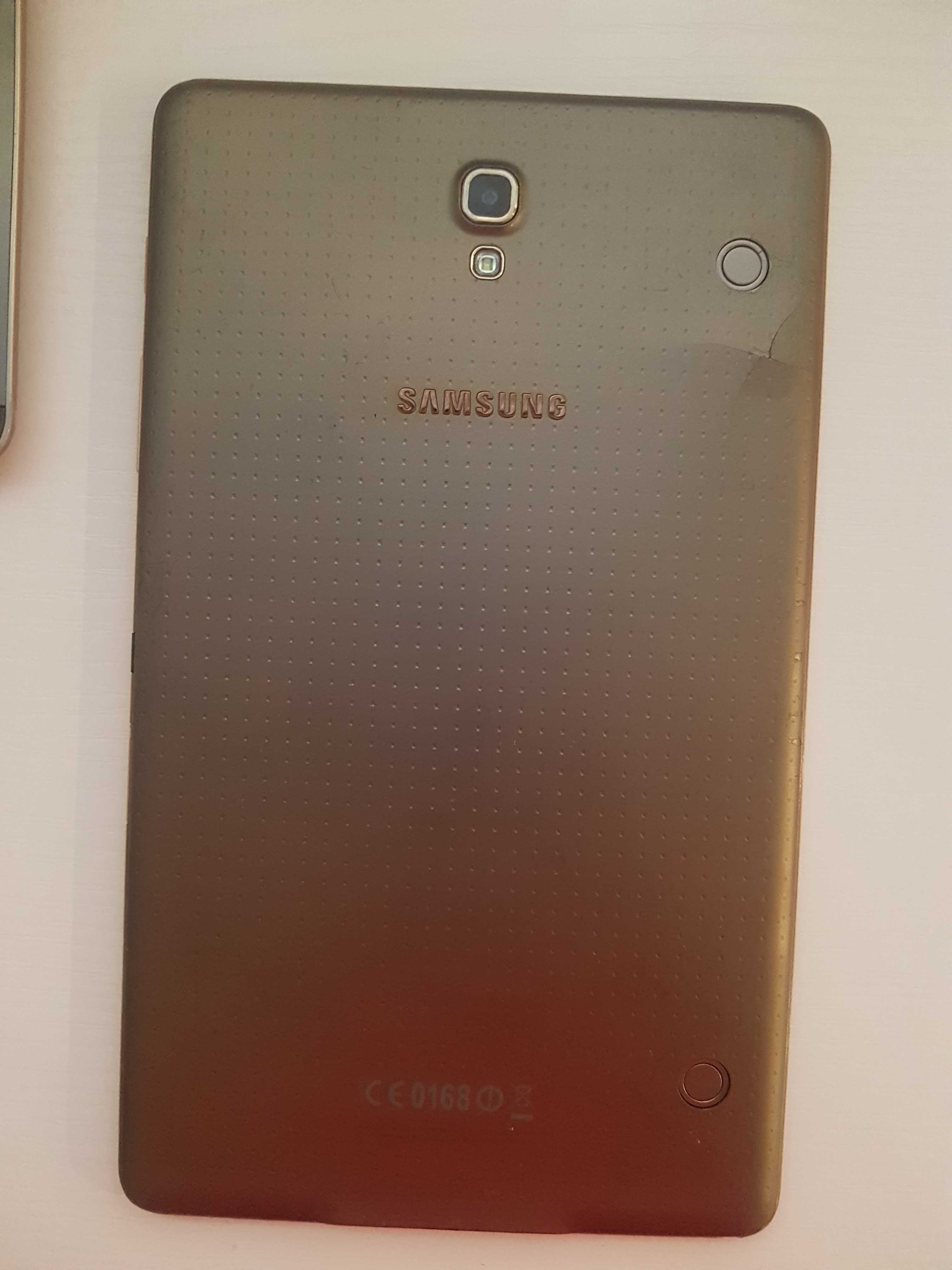 Tablet Samsung Tab S SM-T700 8,4" 3 GB / 16 GB złoty z klawiaturą