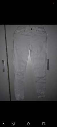 Białe spodnie z dziurami r.34