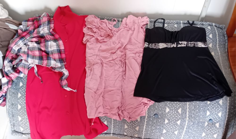 Lote roupa senhora 7 sacos com blusas, t-shirts, vestido, tops, calças