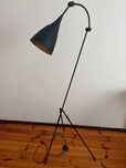 Lampa stojąca czarna
