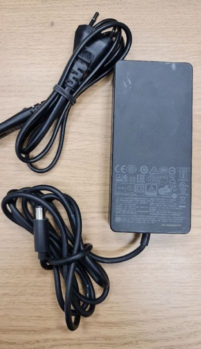 Microsoft Surface 1917 Stacja dokująca komplet z zasilaczem 1749