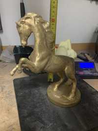 Figura konia 23cm wykonana w metalu prezent dla fana ferrari