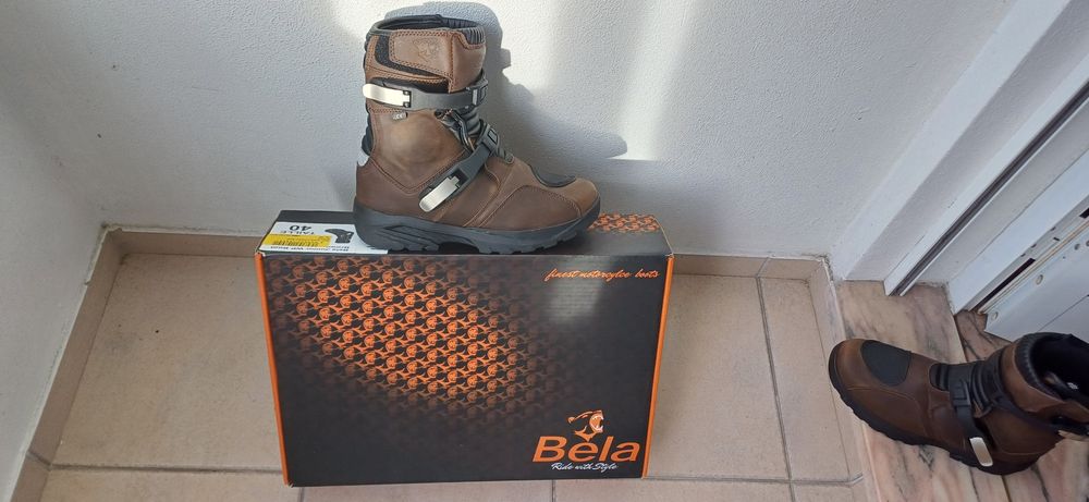 Botas  de motar.