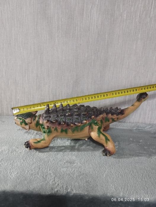 Динозавр резиновий