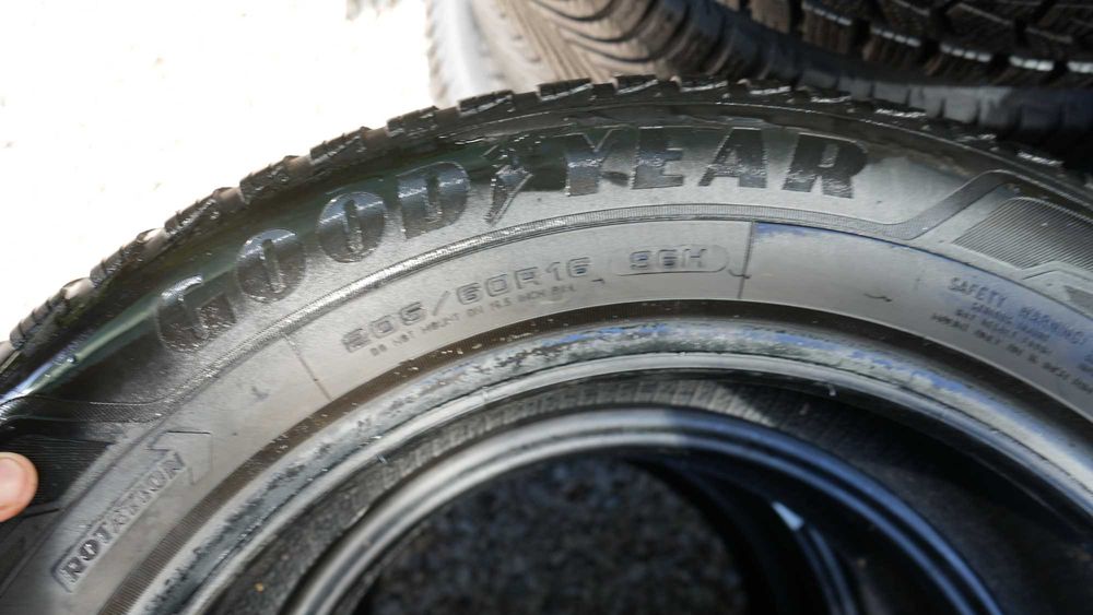Opony zimowe Goodyear UltraGrip 205/60 R16