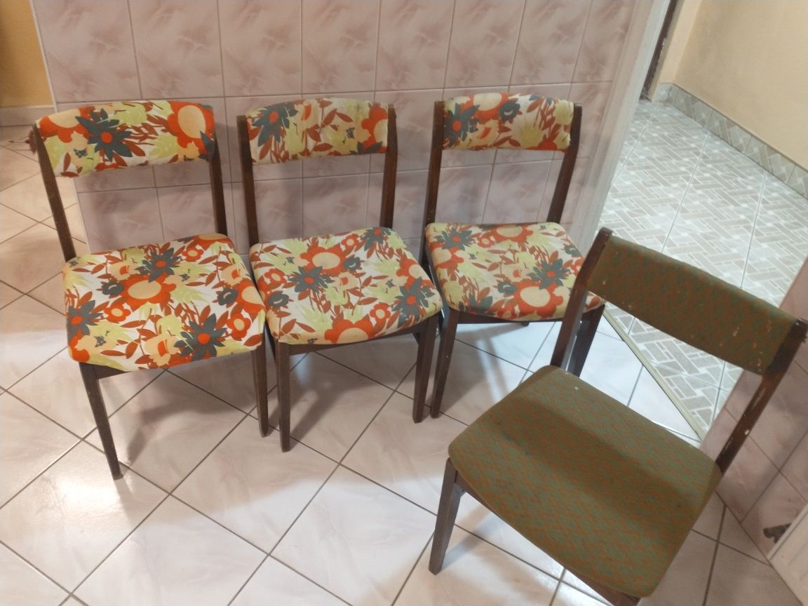 Komplet 4 krzeseł do renowacji