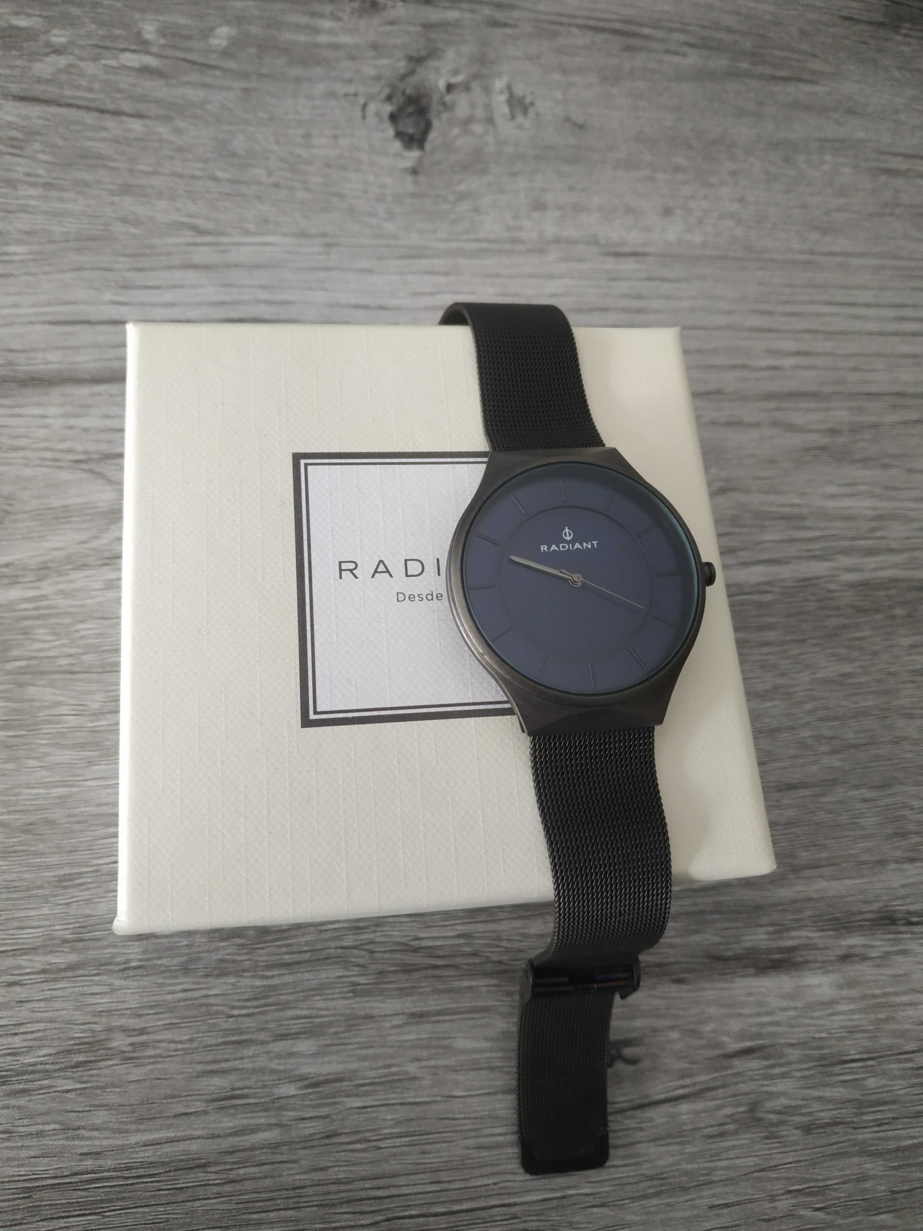 Relógio Radiant com Mostrador Azul e Bracelete Mesh