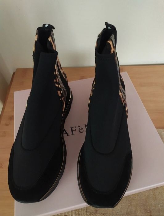 Botas Café Noir novas e na embalagem original