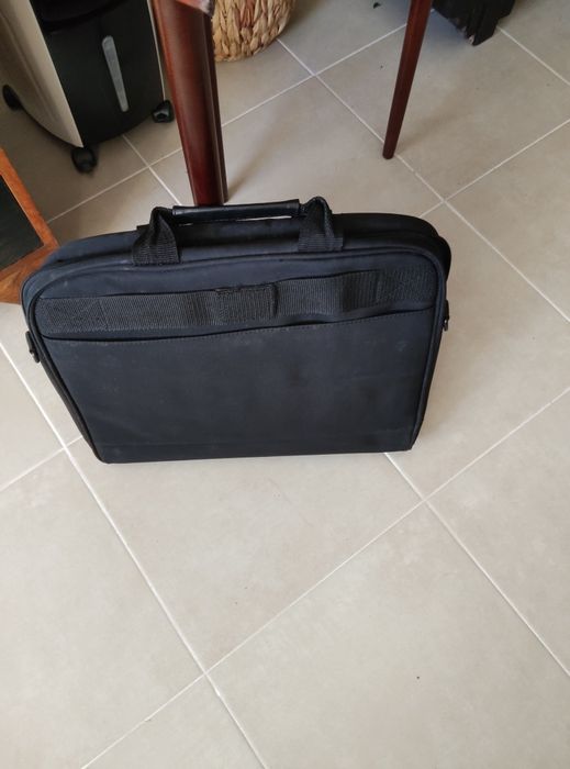 Mala preta,  marca HP, para computador