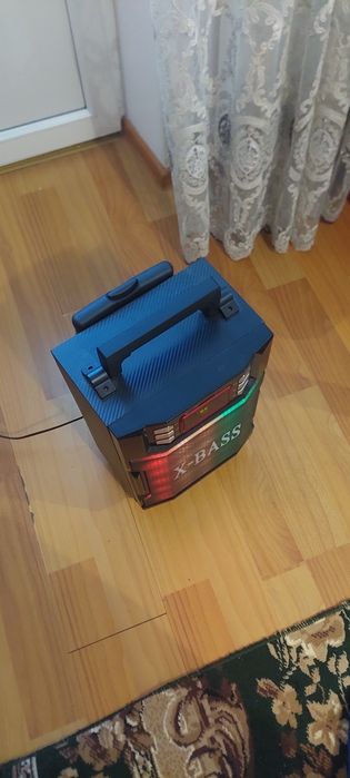 Музикальна колонка (блютуз, радіо,флешка)