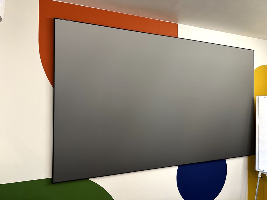 Projektor Samsung The premiere 120 cali 4K wraz z ekranem wart 8 tys