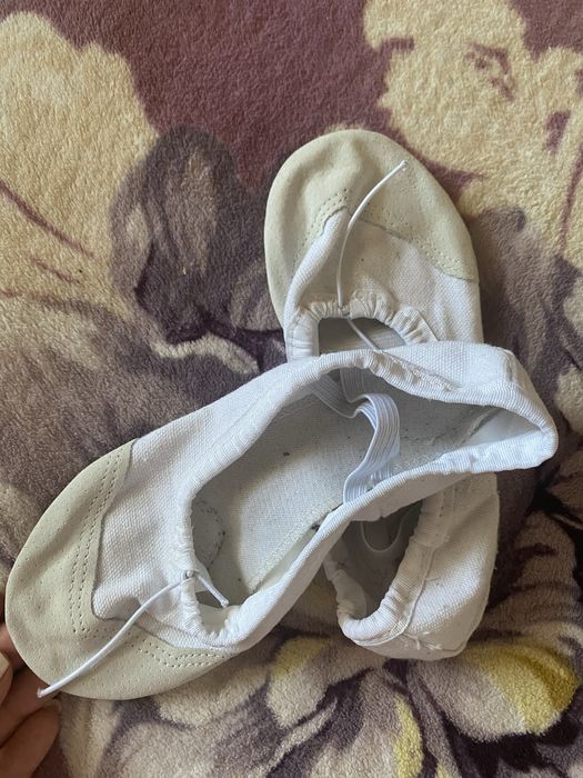 Одяг для бальних танців боді, туфлі, чешки, кросівки для тренувань