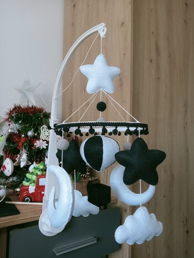 Kontrastowa karuzela z filcu balonik Handmade  DOSTĘPNA