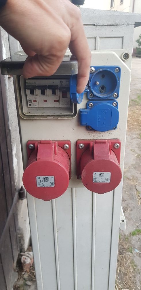 Skrzynka rozdzielnia elektryczna budowlana trójfazowa