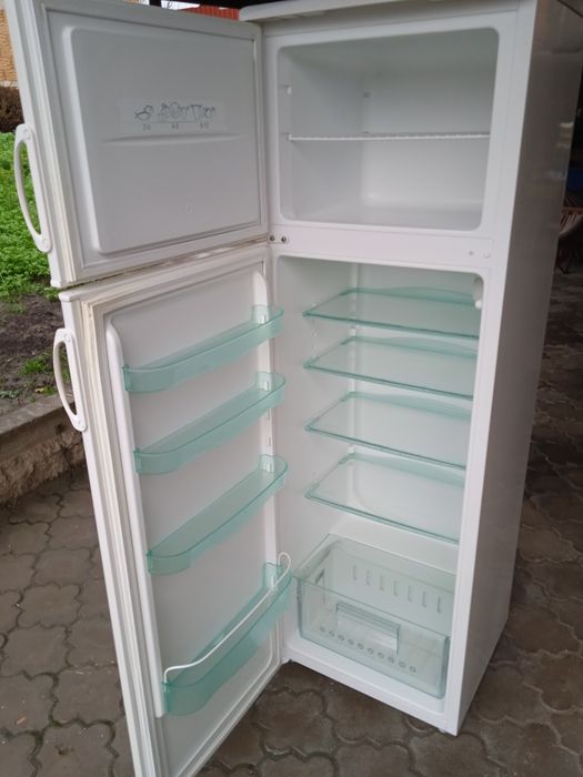 Холодильник двокамерний на продаж