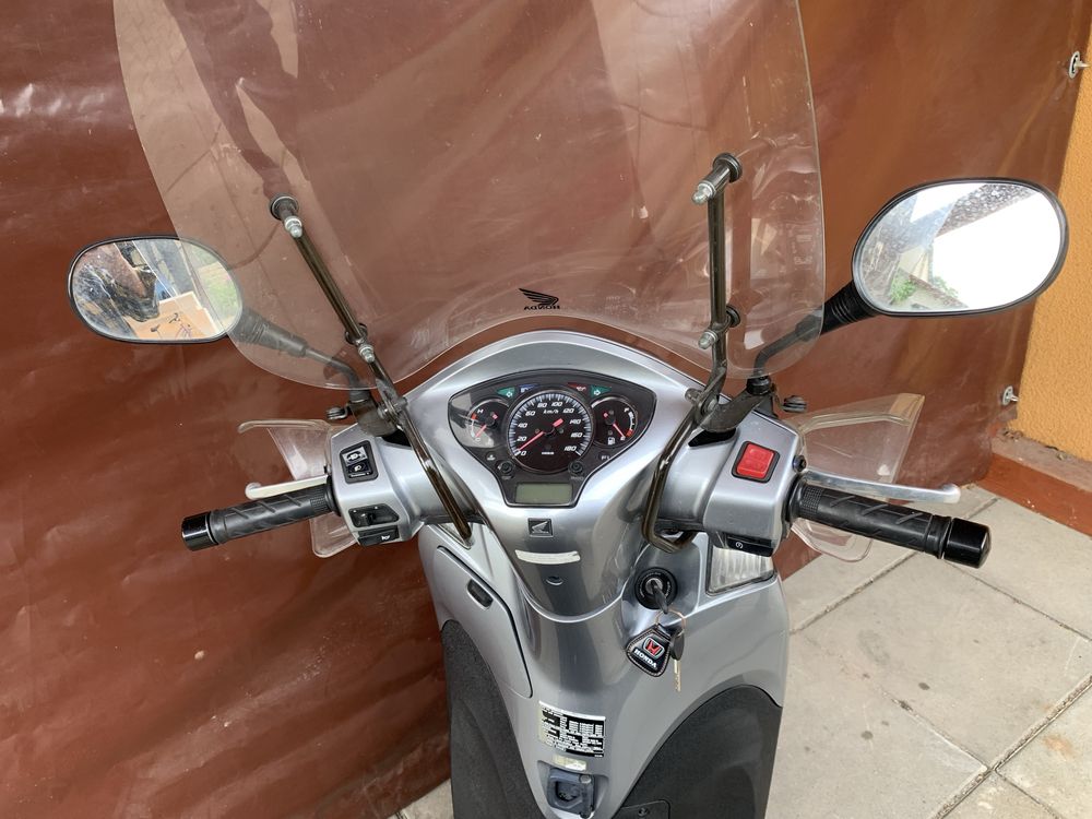 Honda SH300i skuter