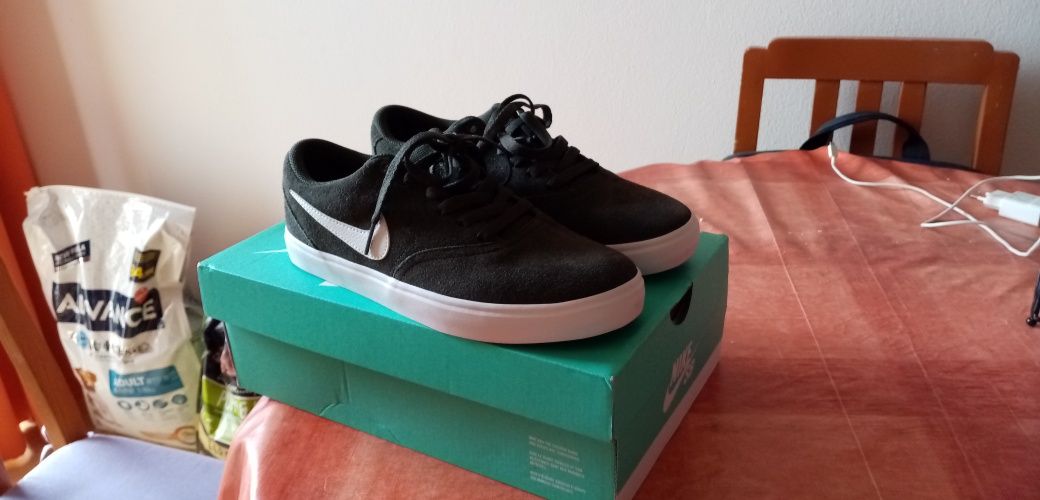 Ténis Nike novos 42