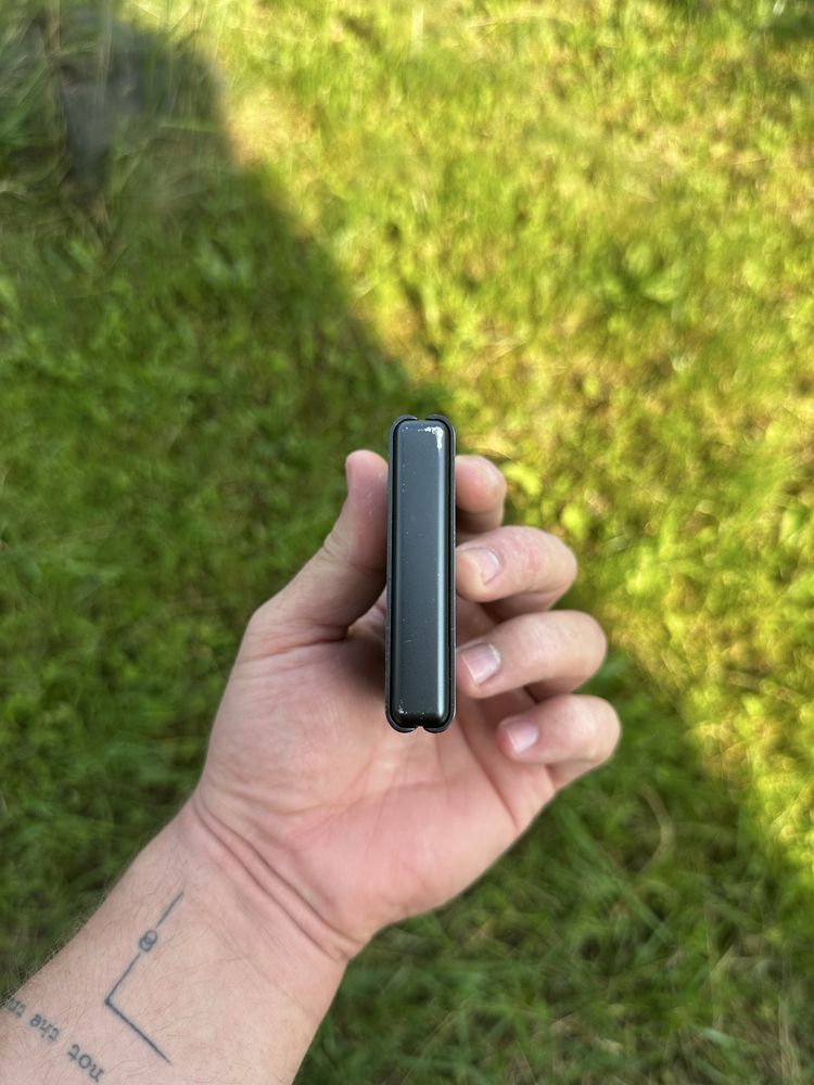 Продам Motorola Razr 2023 8/128Гб