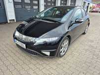 Honda Civic Małe, zwinne, ekonomiczne auto.