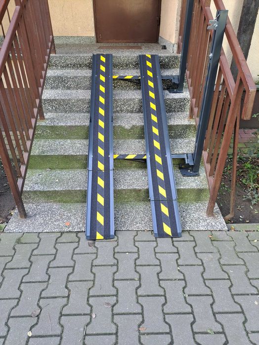 Podjazdy zewnętrzne i wewnętrzne dla niepełnosprawnych