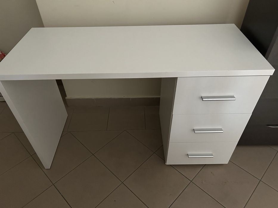 Biurko kolor bialy mat