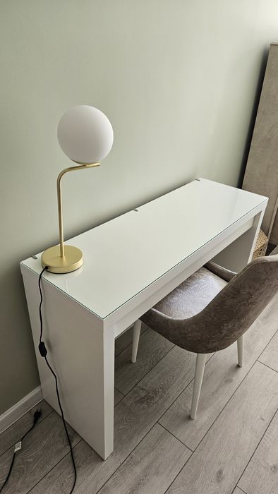 Zestaw toaletka + krzesło + lampka