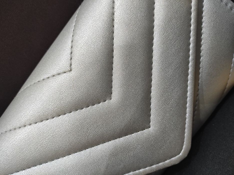 Srebrna torebka kopertówka na łańcuszku, prawie nieużywana