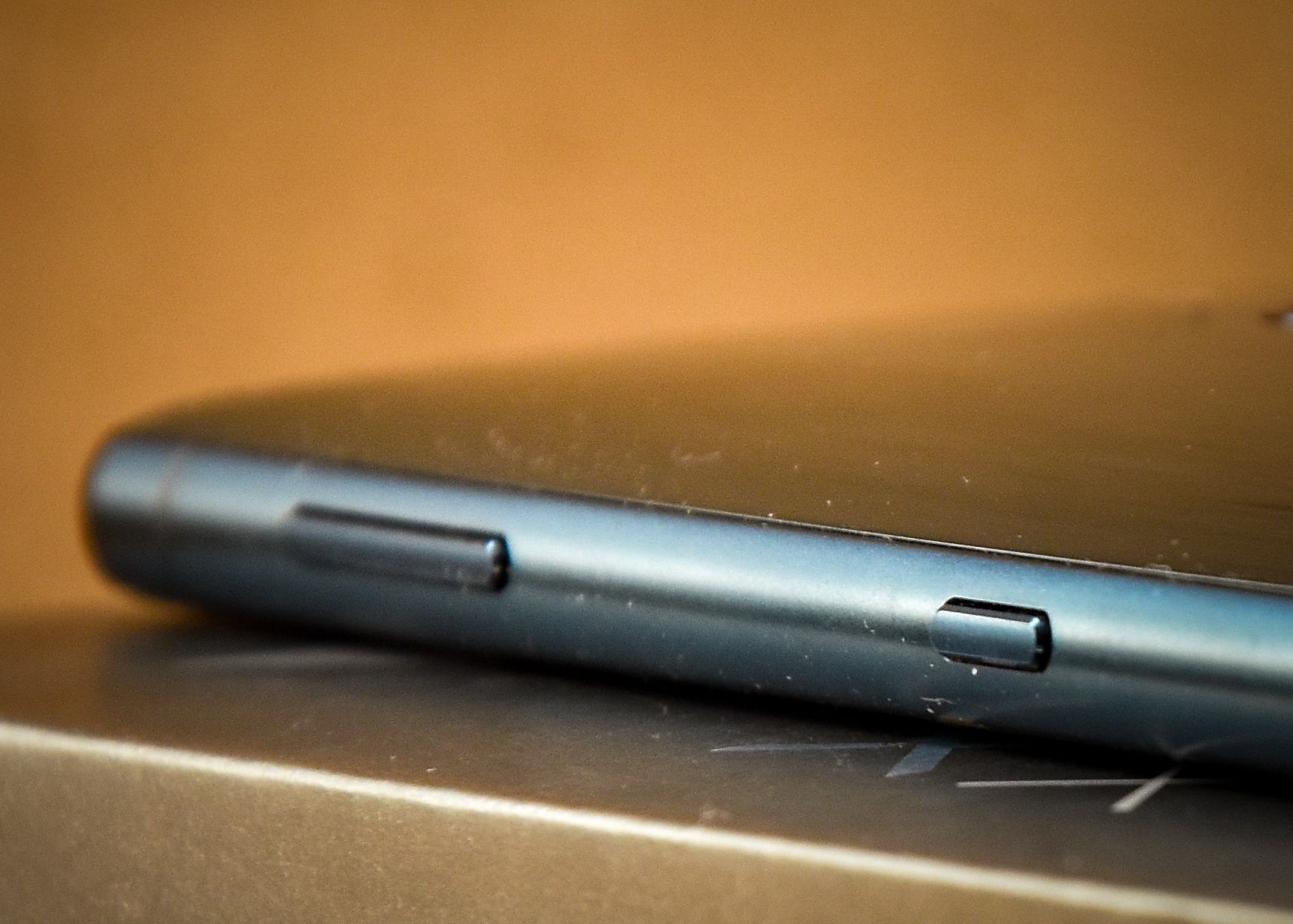 Продам Sony Xperia XZ2.