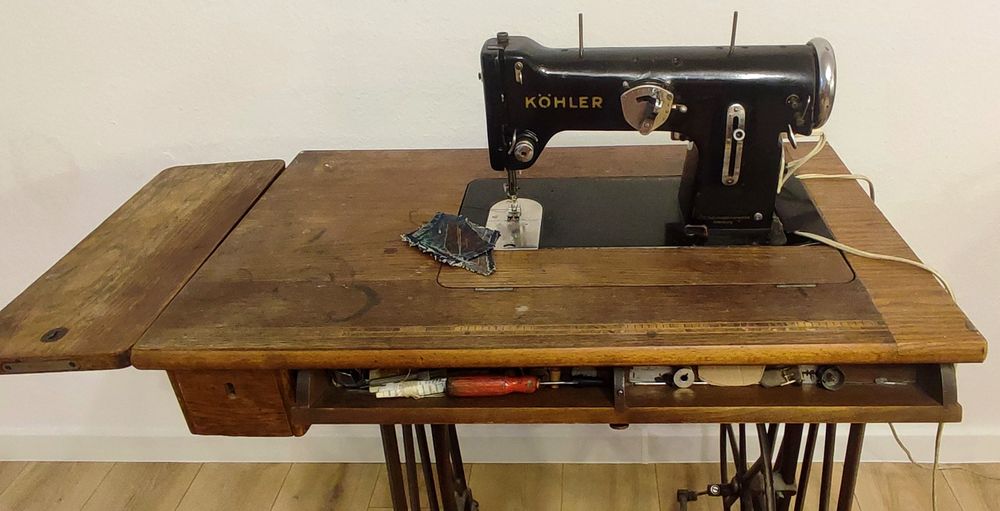 Maszyna do szycia kohler stół