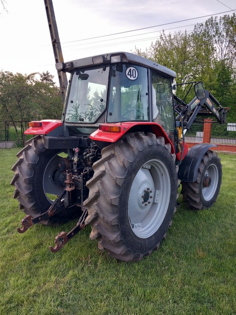 Massey Ferguson 4255 z turem samopoziomującym z tuzem I  pneumatyką