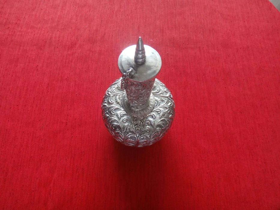 Srebrny pojemnik - flakonik