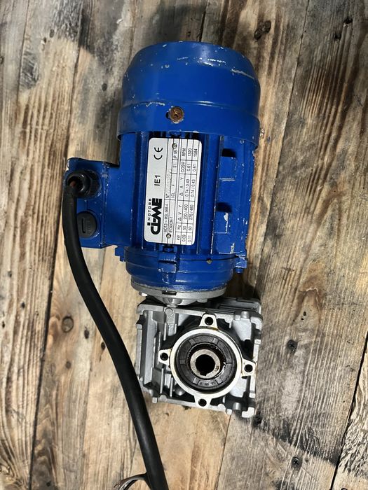 Motoreduktor silnik 3-fazowy