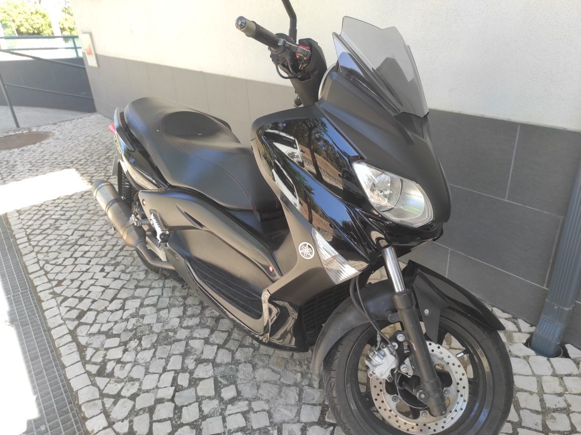 Yamaha Xmax 250 scooter