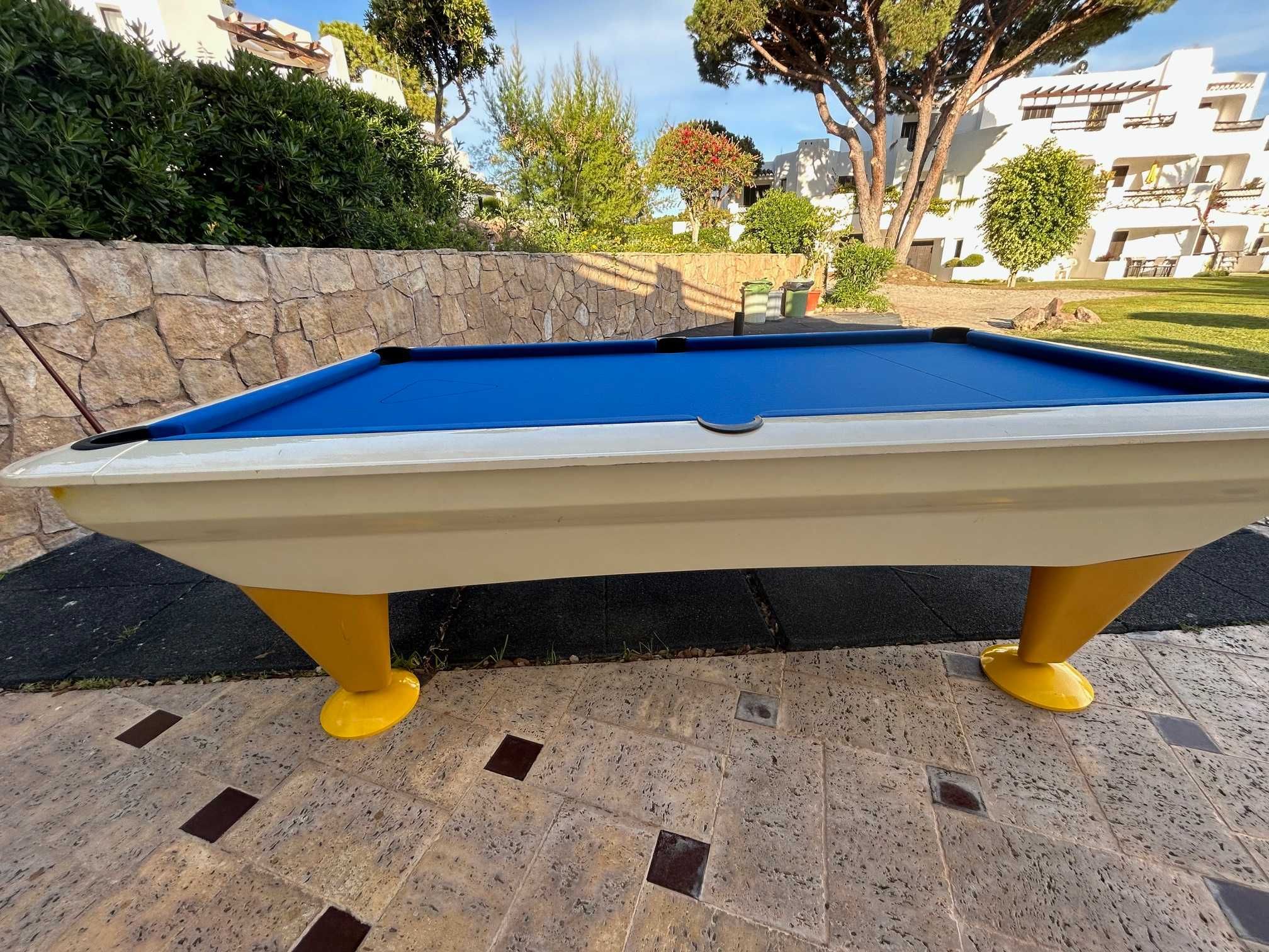 Snooker exterior