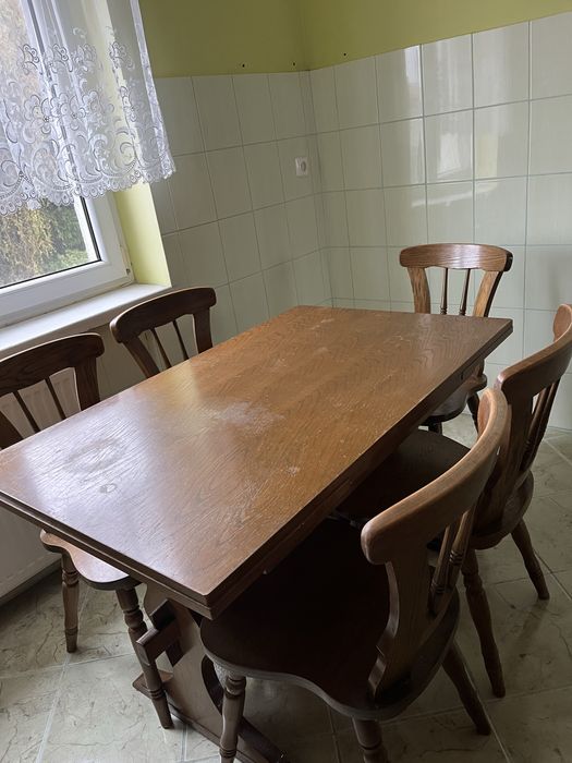 Sprzedam stół z krzesłami