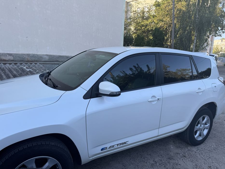 Toyota rav4, electric 42kw запас ходу 150-170км