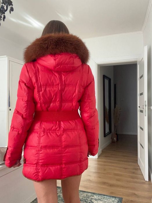 Kurtka zimowa puchowa z paskiem i kapturem