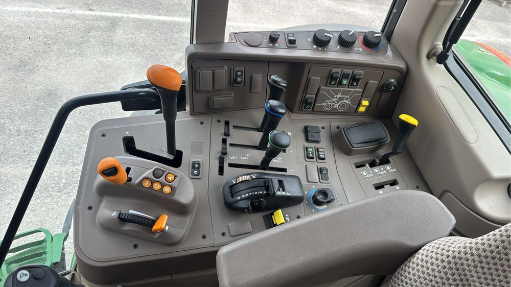 John Deere 6155M,com carregador frontal com balde e garfos