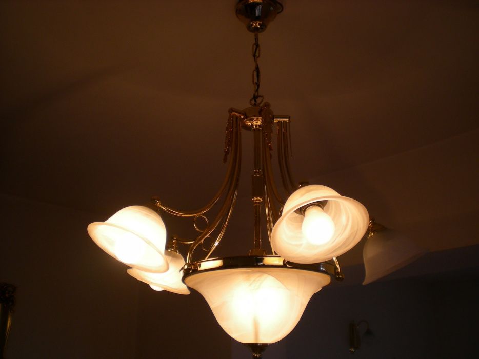 Pozłacana lampa   .