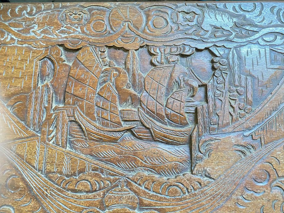 Baú esculpido em madeira: As Tormentas Dos Descobrimentos