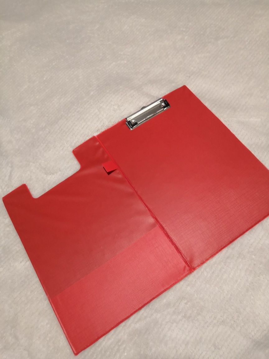 Podkładka pod dokumenty czerwona twarda teczka