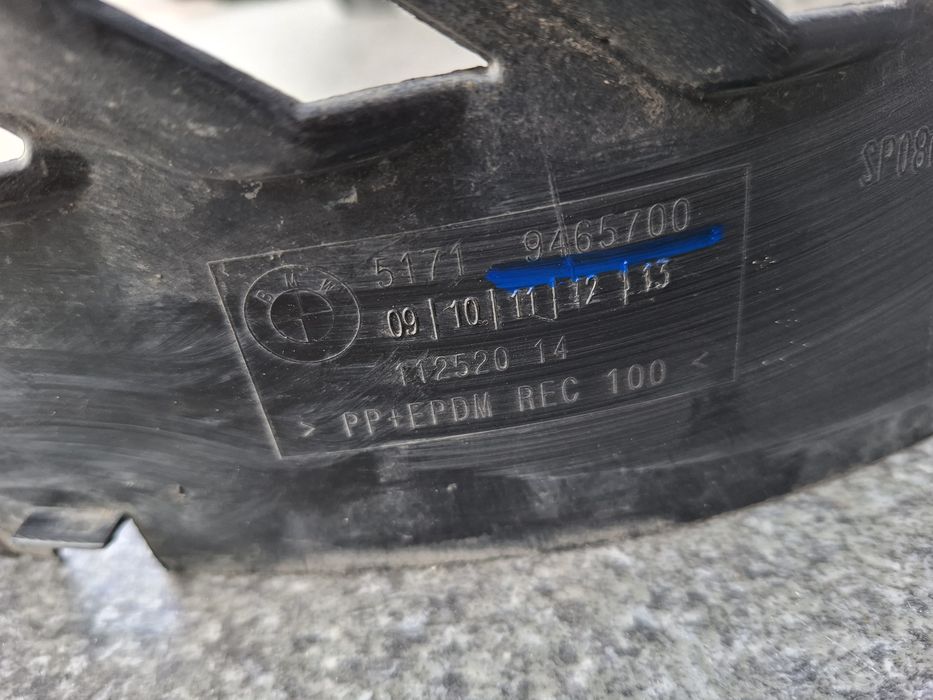 *BMW X1 U11 nadkole prawe przednie Oryginał