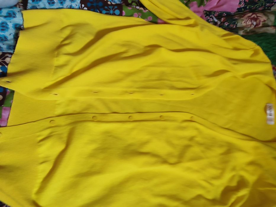 Віддам кофтинку на жіночку