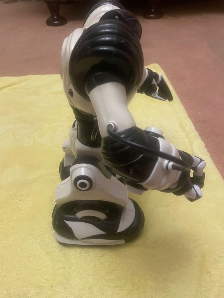 Robot sapiens z pilotem