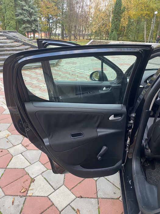 Peugeout 207 1.6 2010 року