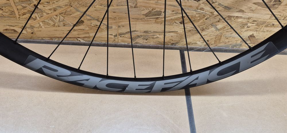 Nowe. Koło Raceface AR30. 29". Novatec.