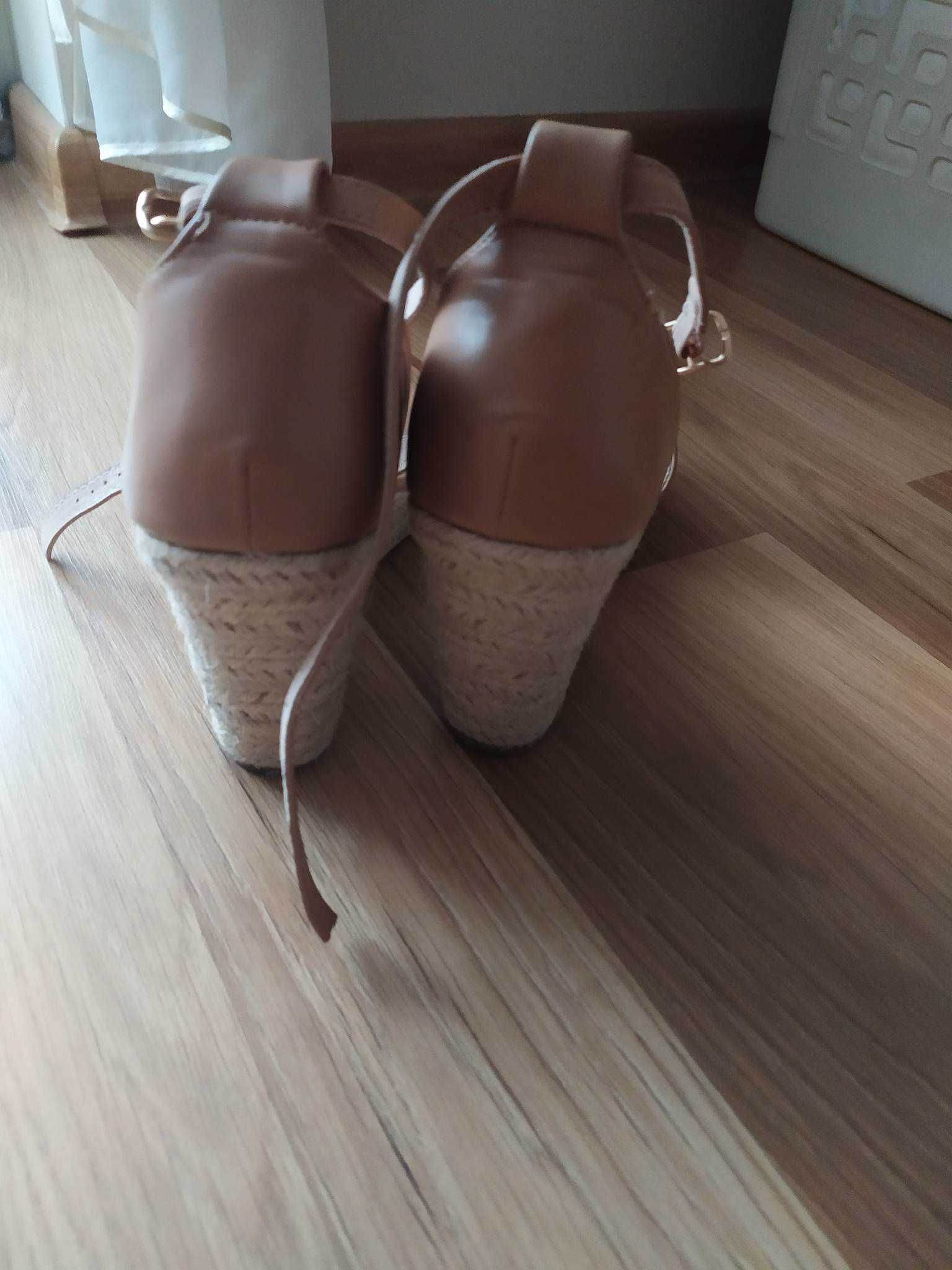 Sandały na koturnie Espadryle Camel 41