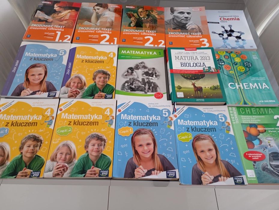 Podręczniki różne biologia chemia historia 
15 zł za sztukę i tyle